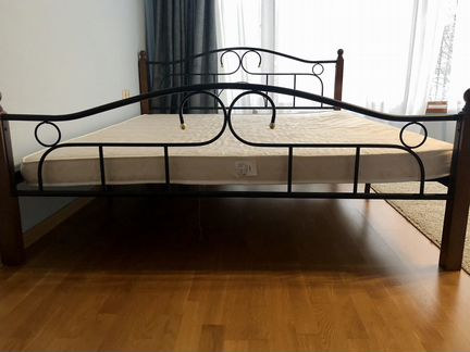 Кровать двухспальная с матрасом 160х200