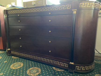 Итальянский комод из красного дерева