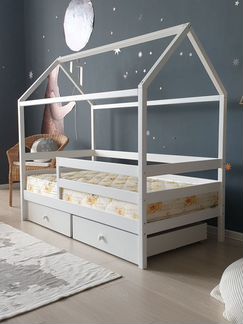 Детская кровать домик