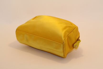 Продам косметичку женскую Jimmy Choo