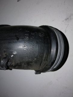 Патрубок воздушный Volkswagen Passat B6 2.0 TDI