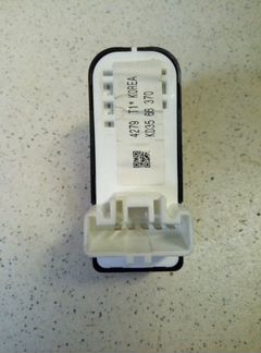 Кнопка стеклоподъемника задняя левая Mazda 3 BM Z6