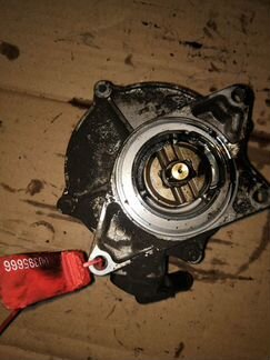 Вакуумный насос на Audi A4 B6 2004г