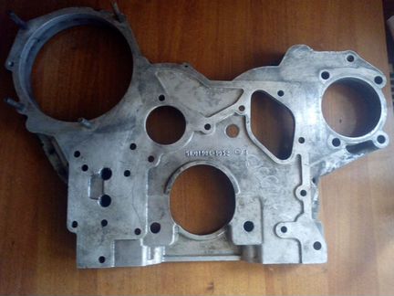 Ман 18 Крышка распред шестерен