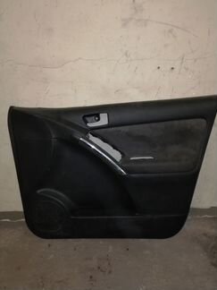 Обшивка двери передняя правая Pontiac Vibe
