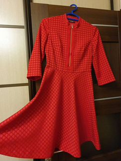 Приталиное красное платье