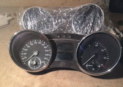 Панель приборов Mercedes W251 R 251