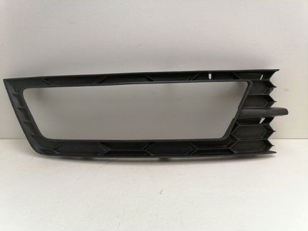 Окантовка птф передняя правая Skoda Rapid 1