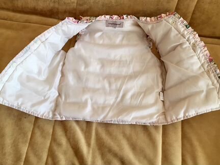 Демисезонная жилетка для девочки