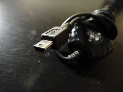 Зарядка от прикуривателя mini usb 5V 1A