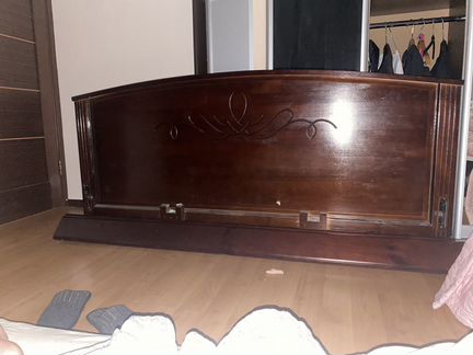 Кровать
