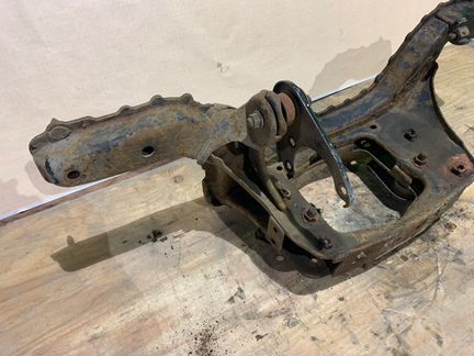Балка подвески задняя Ford Escape 2 2.3 2008