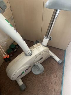 Продам велотренажер HouseFit