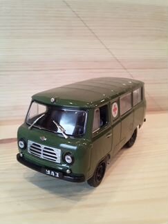 УАЗ-450А санитарный. УАЗ-3972, масштаб 1:43