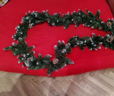 Еловая гирлянда Заснеженная с шишками
