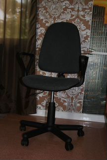 Офисный компьютерный стул