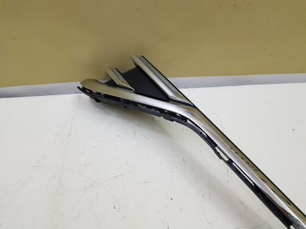 Накладка бампера передняя левая Volkswagen Touareg