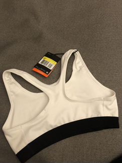 Спортивный топ Nike