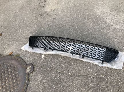 Решетка в бампер Mercedes E212 AMG до рест