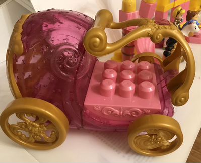 Девочки Принцессы в золотой карете Disney Enchante