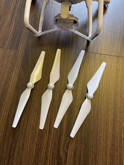 Квадрокоптер DJI Phantom 4