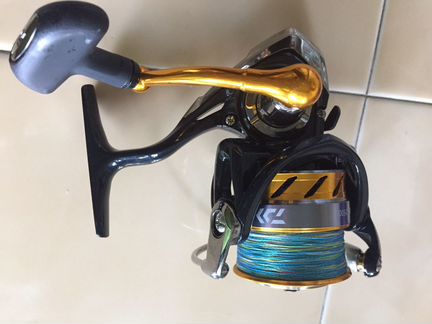 Спиннинговая катушка Daiwa Revros 2500