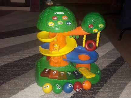 Интерактивная игрушка (веселое дерево)