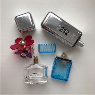 Пустые флаконы Versace для фотосессии