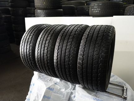 245 45 17 Kumho 27 r17 0va