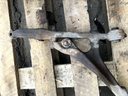 Рычаг подвески треугольный передний правый нижний