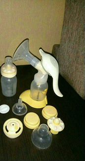 Молокоотсос ручной Medela+бутылочка Medela