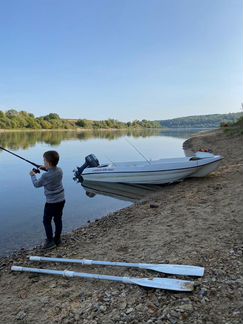 Моторная лодка Laker 410,мотор yamaha 9.9