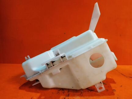 Бачок стеклоомывателя Mitsubishi Outlander 3