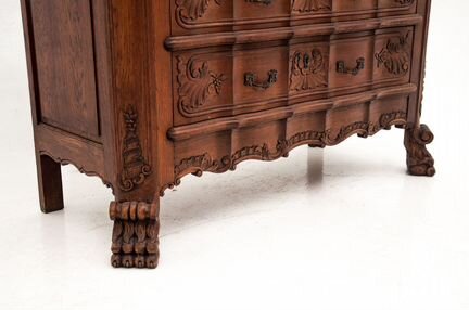 Комод антикварный с лапами