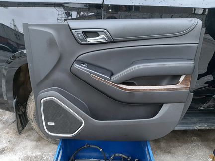 Chevrolet Tahoe IV обивку передней правой двери