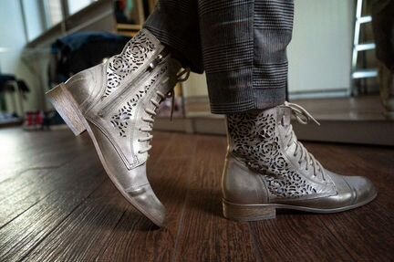 Женская обувь ботинки новые Arturo Vicci