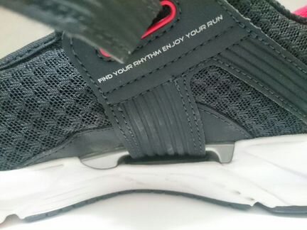 Кроссовки женские