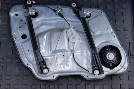 Стеклоподъмник передней двери Mercedes ML,164